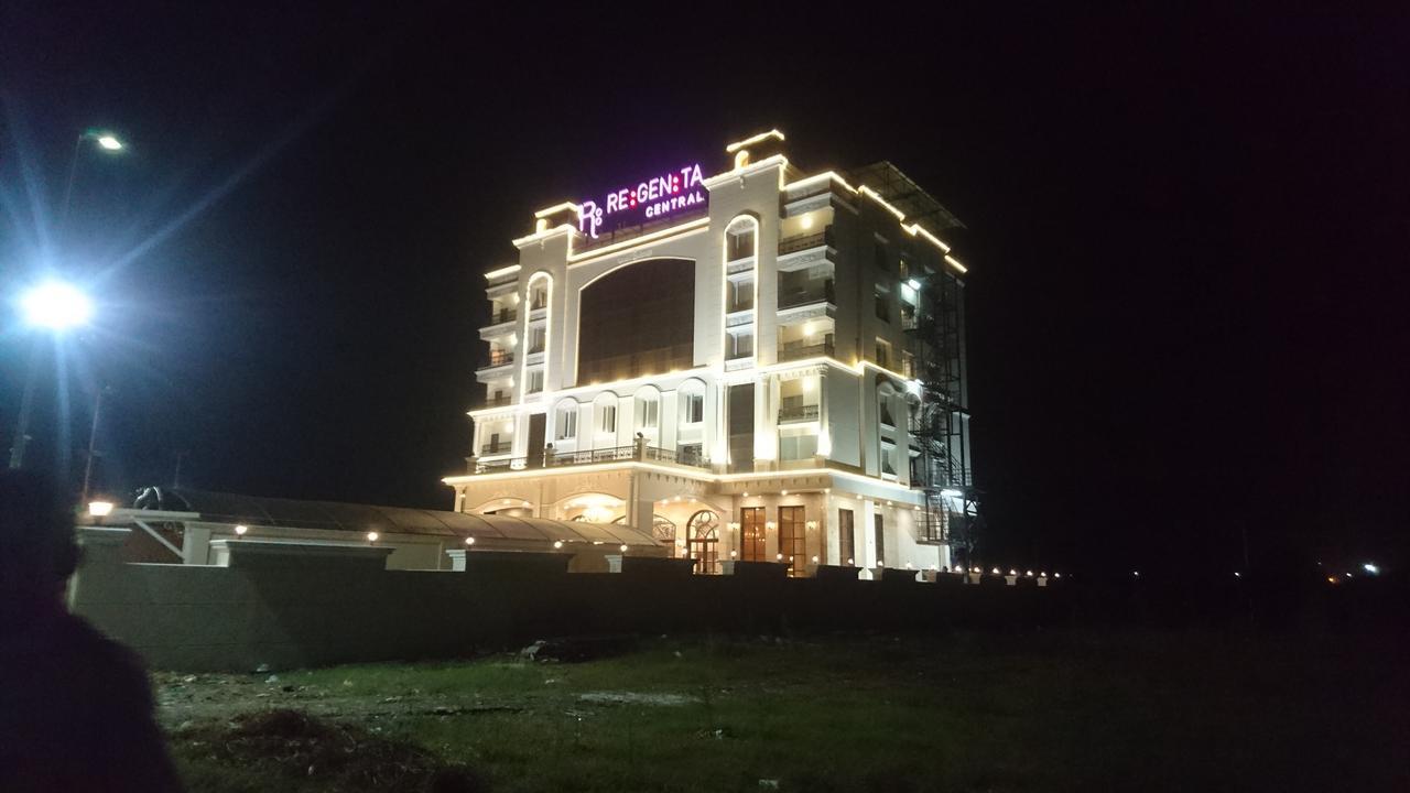 Regenta Central อินดอร์ ภายนอก รูปภาพ