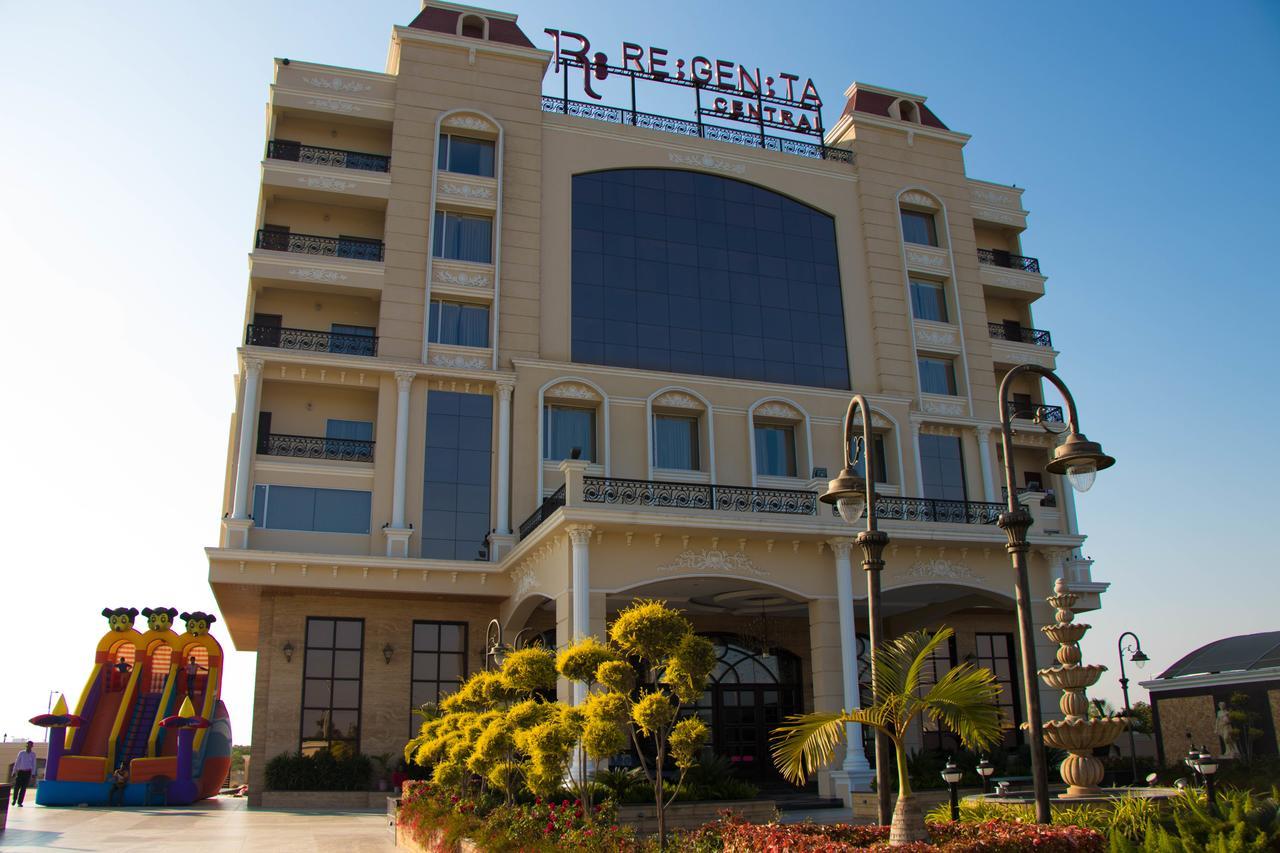Regenta Central อินดอร์ ภายนอก รูปภาพ